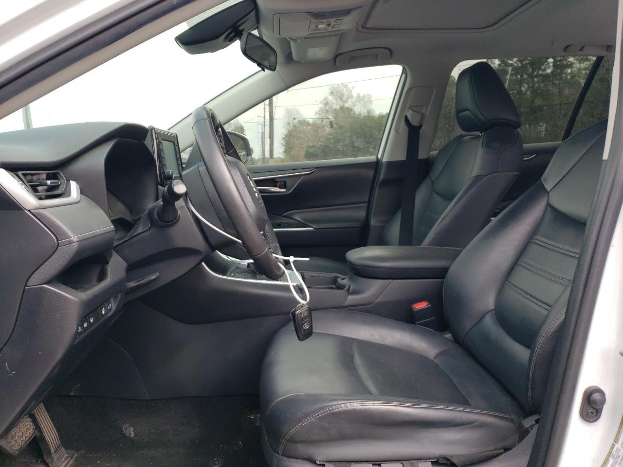 2019 TOYOTA RAV4 XLE P - Фото 7