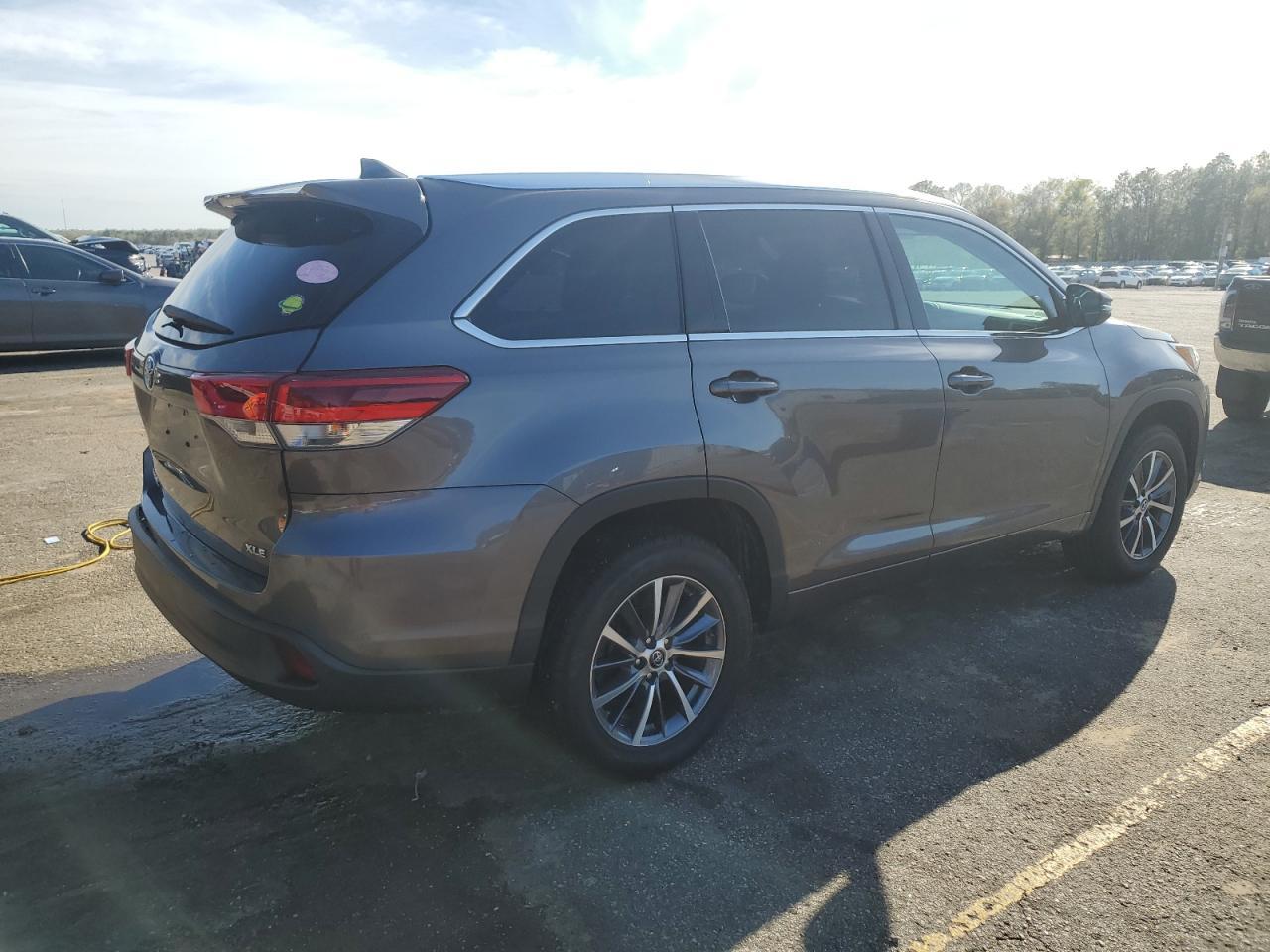 2018 TOYOTA HIGHLANDER - Фото 3