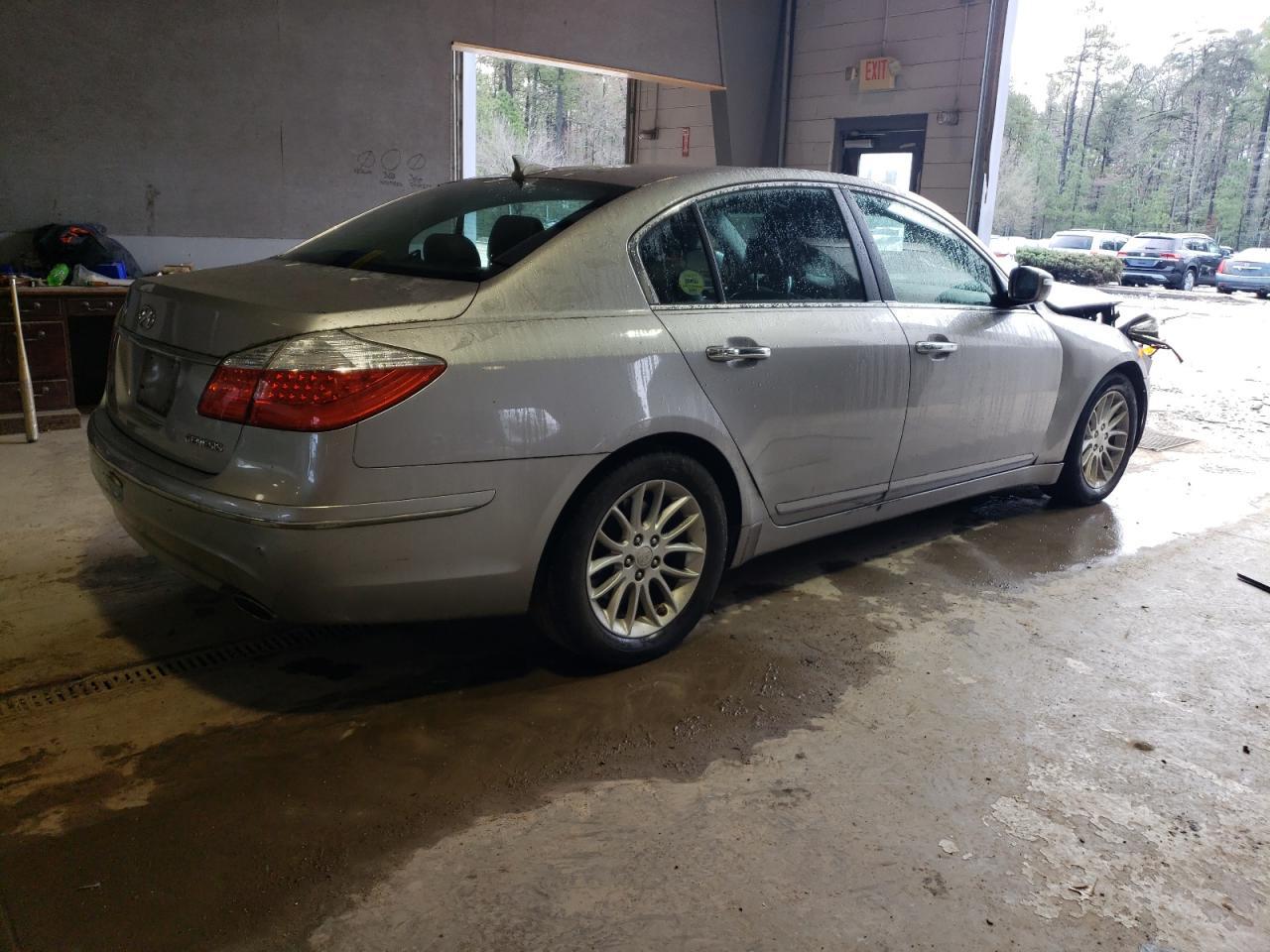 2011 HYUNDAI GENESIS 3. - Image 3