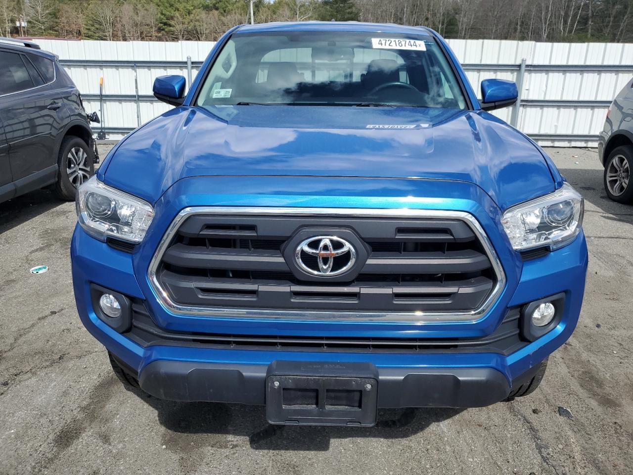 2017 TOYOTA TACOMA - Фото 5