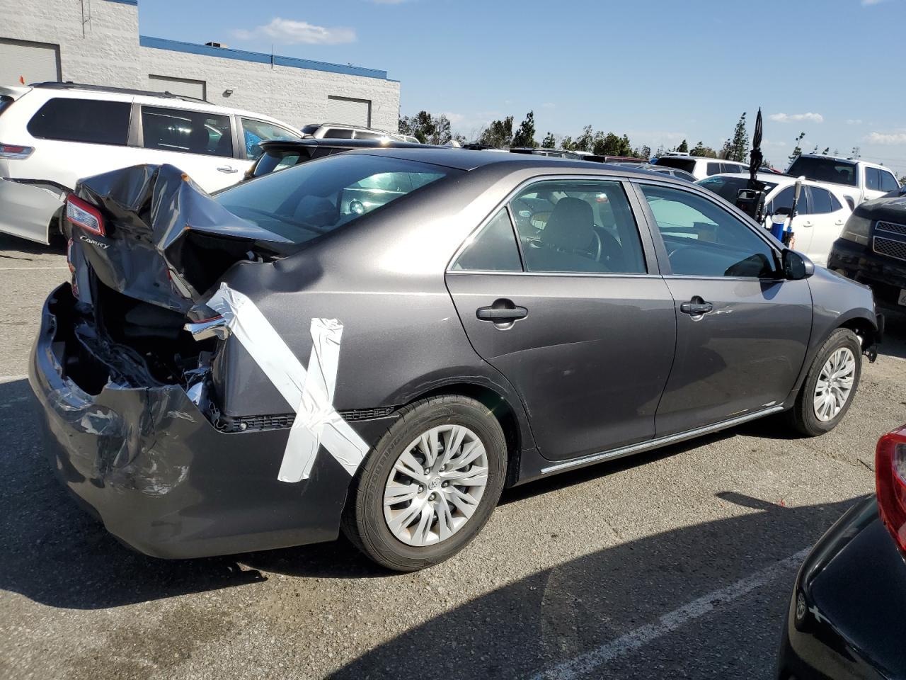 2013 TOYOTA CAMRY L - Фото 3