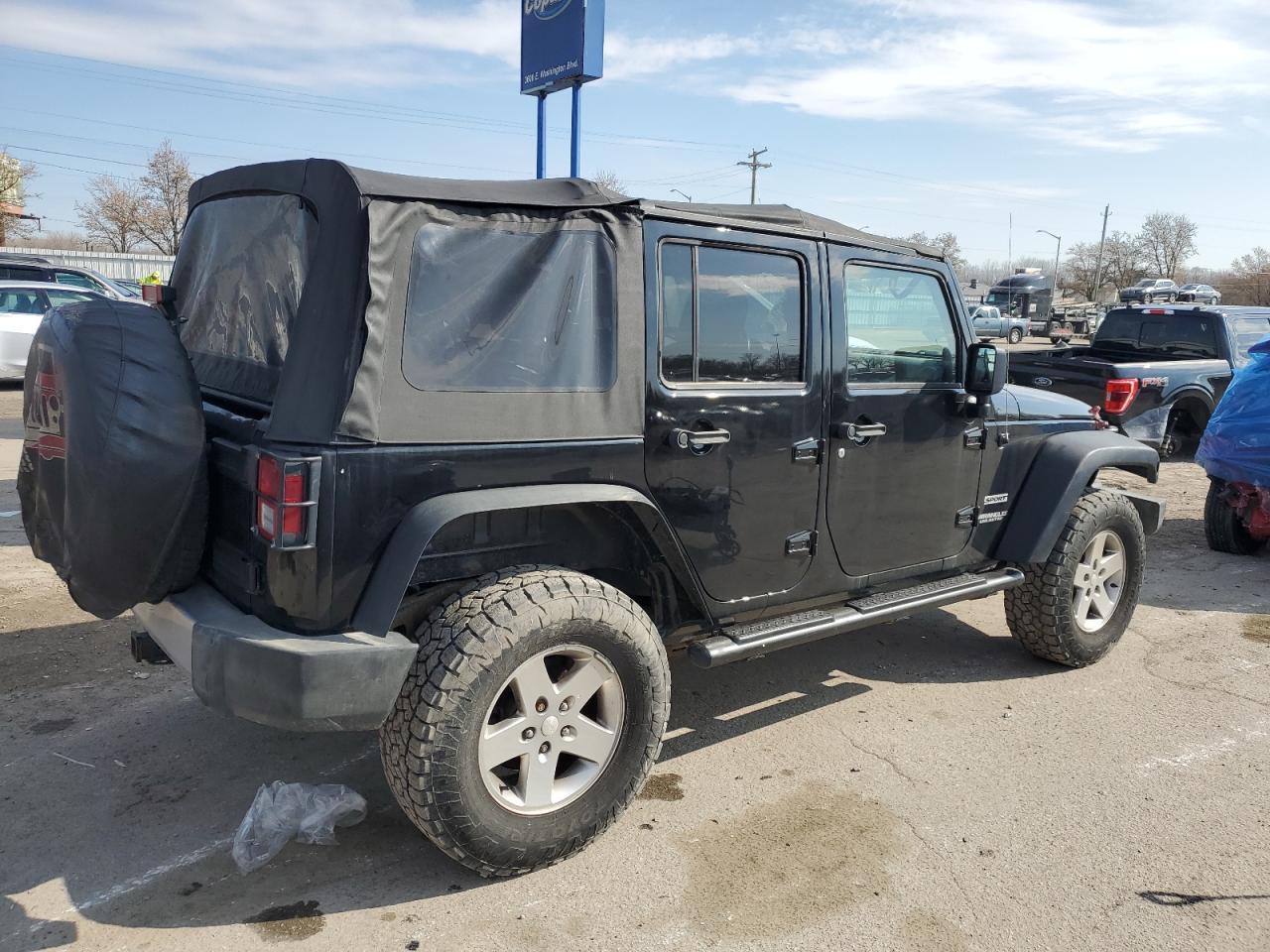 2010 JEEP WRANGLER U - Image 3