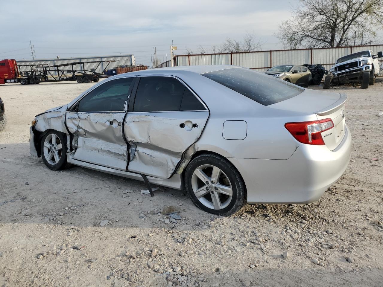 2013 TOYOTA CAMRY L - Фото 2