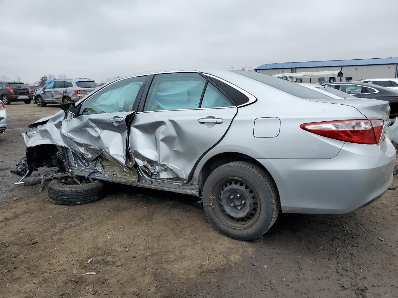 2017 TOYOTA CAMRY LE - Фото 2
