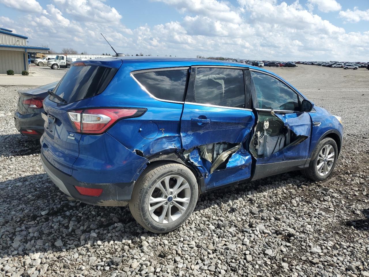 2017 FORD ESCAPE SE - Фото 3