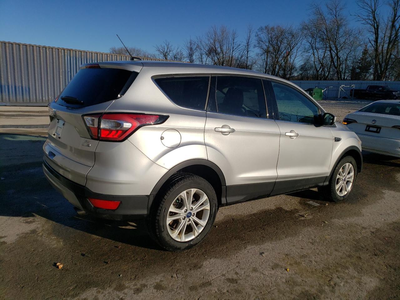 2017 FORD ESCAPE SE - Фото 3