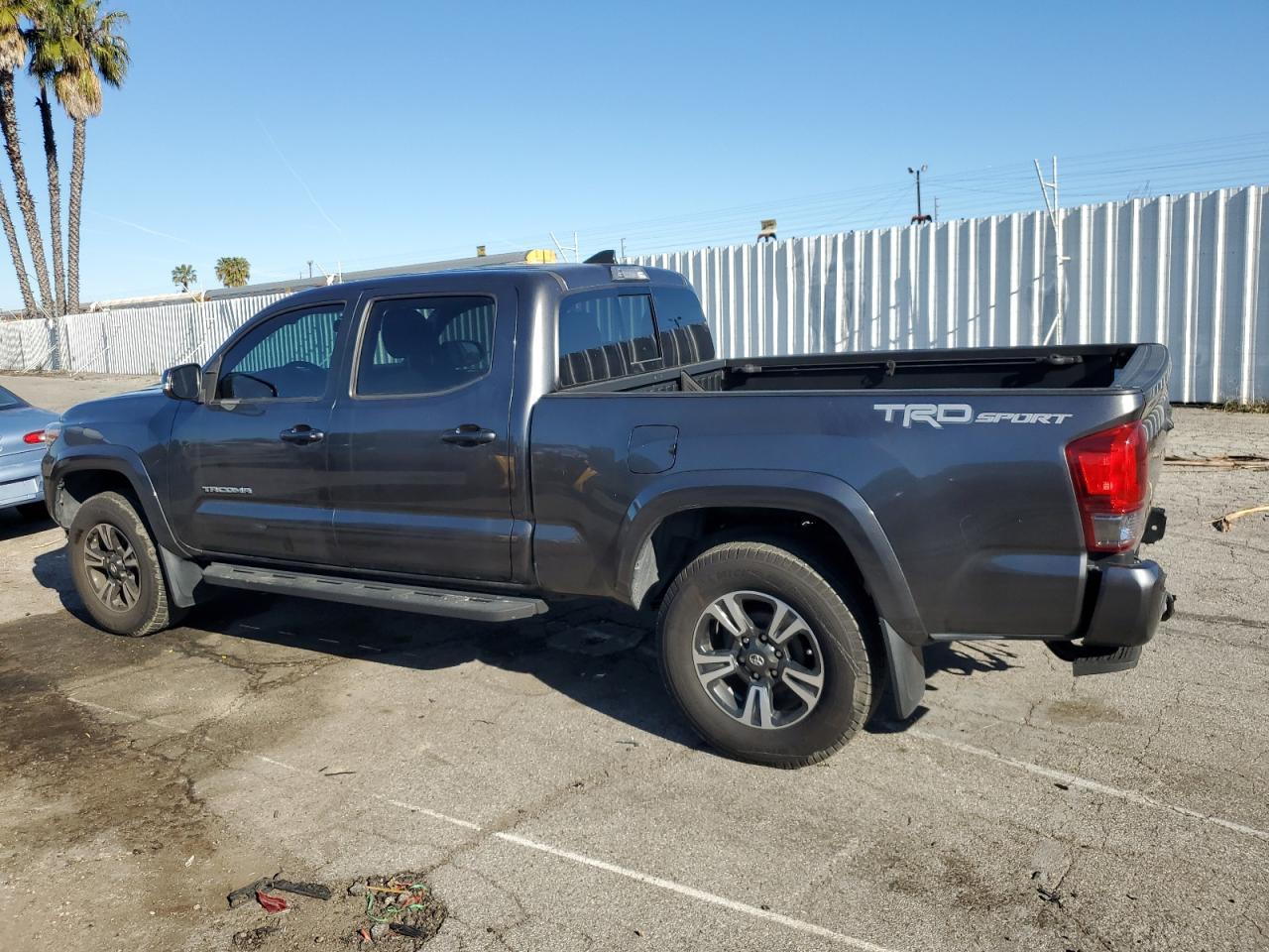 2017 TOYOTA TACOMA DOU - Фото 2