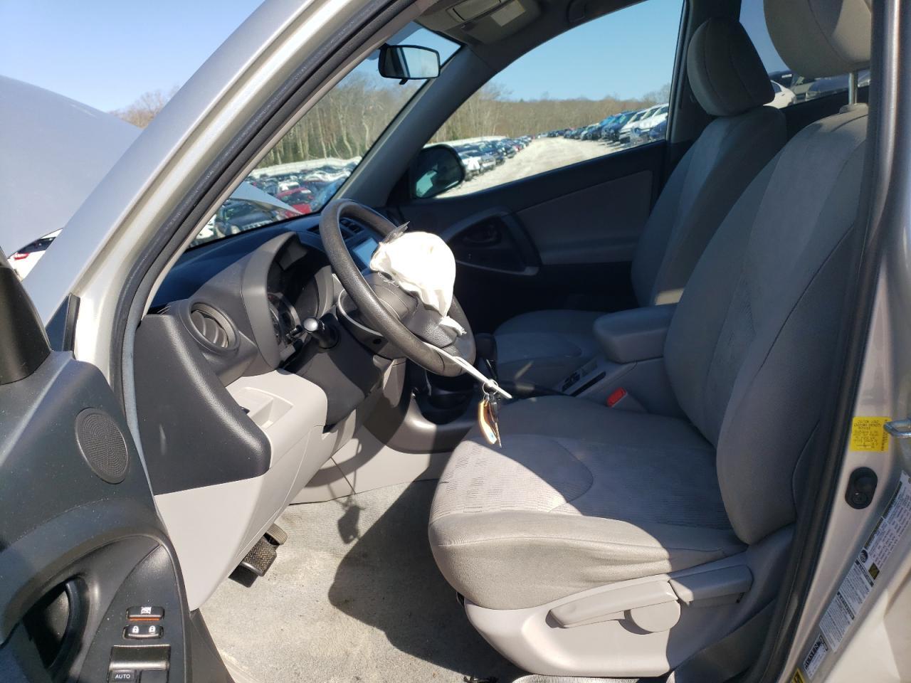 2011 TOYOTA RAV4 - Фото 7