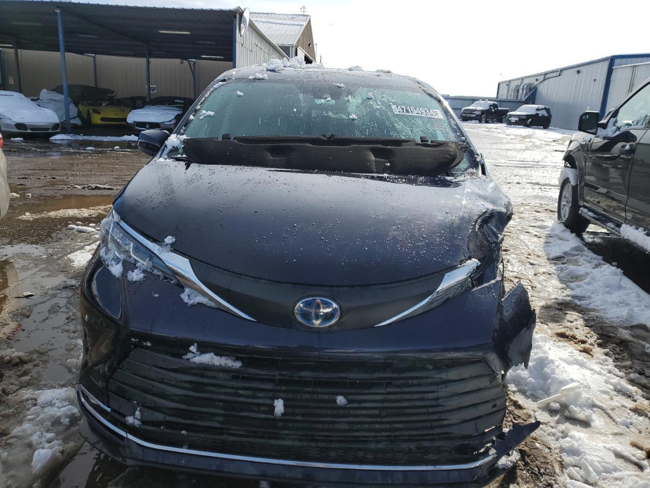 2023 TOYOTA SIENNA XLE - Image 5