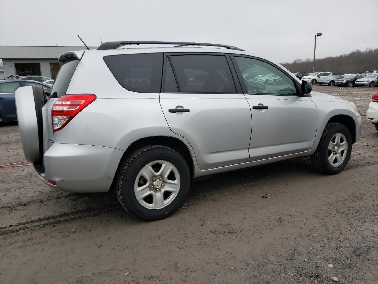2011 TOYOTA RAV4 - Фото 3