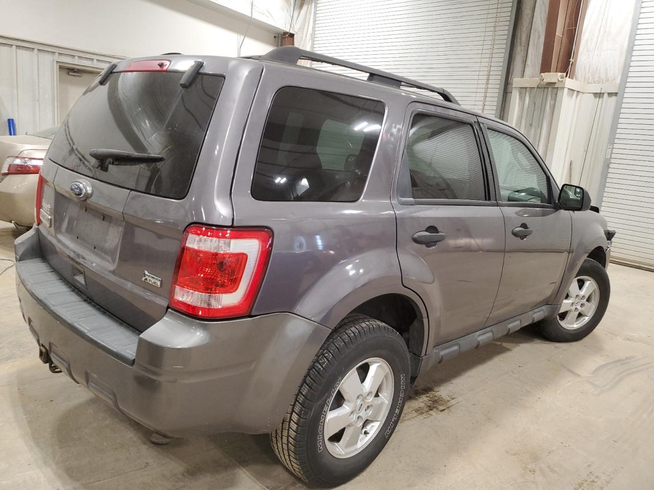 2010 FORD ESCAPE XLT - Image 3
