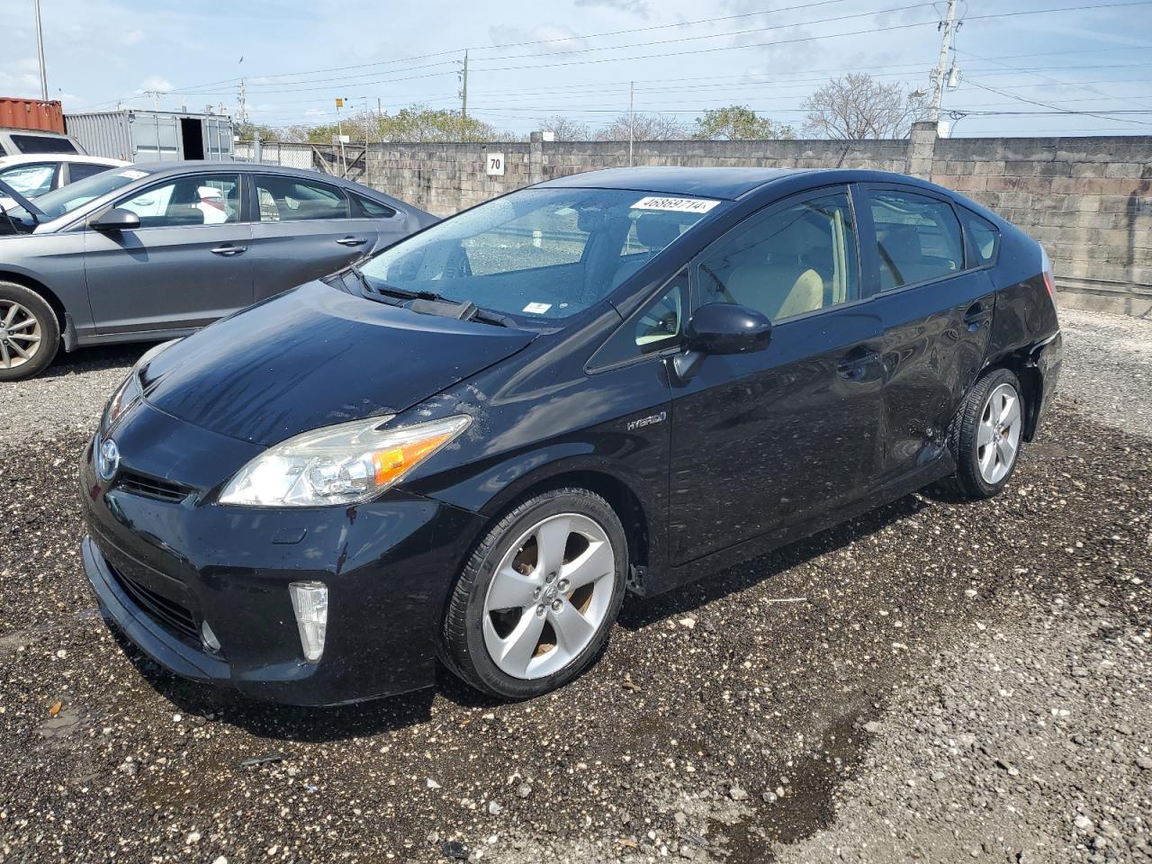 2014 TOYOTA PRIUS car image