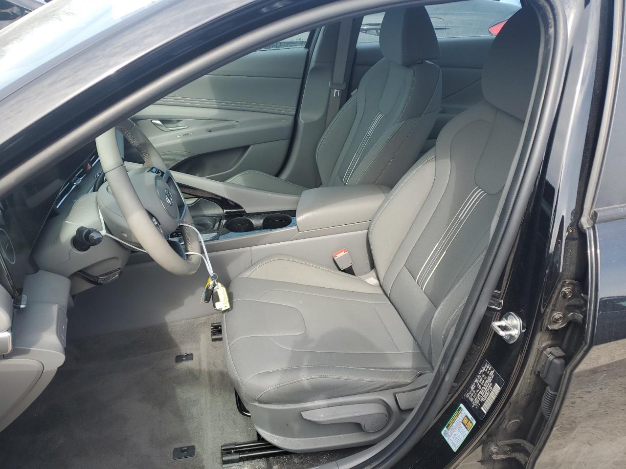 2023 HYUNDAI ELANTRA SE - Image 7