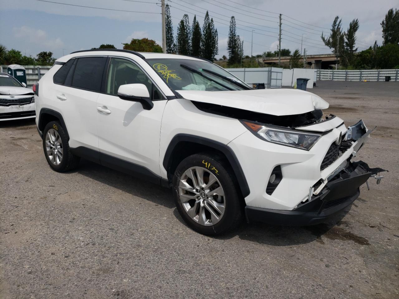 2019 TOYOTA RAV4 XLE P - Image 4