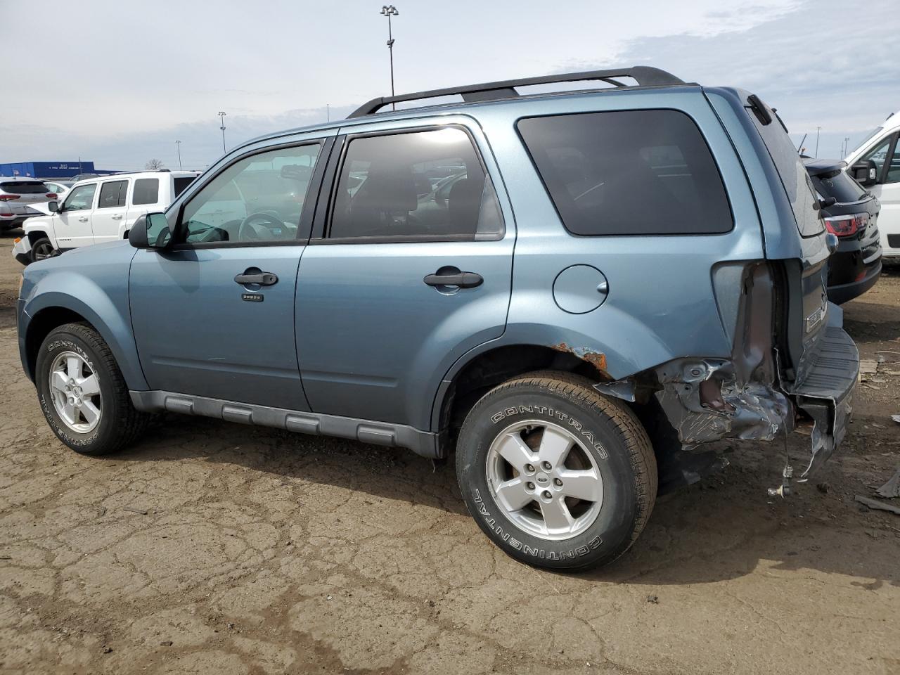 2012 FORD ESCAPE XLT - Image 2