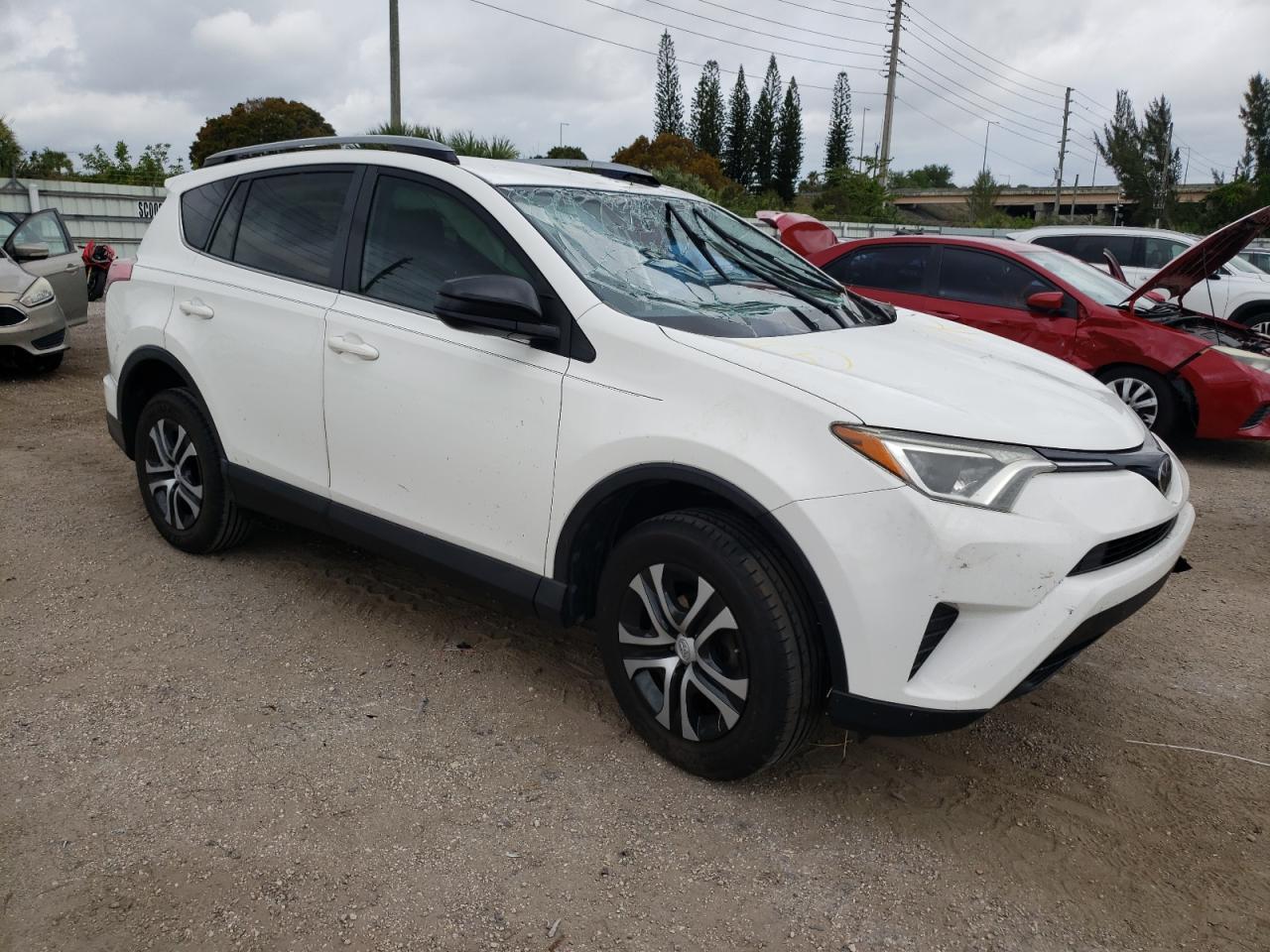 2017 TOYOTA RAV4 LE - Image 4