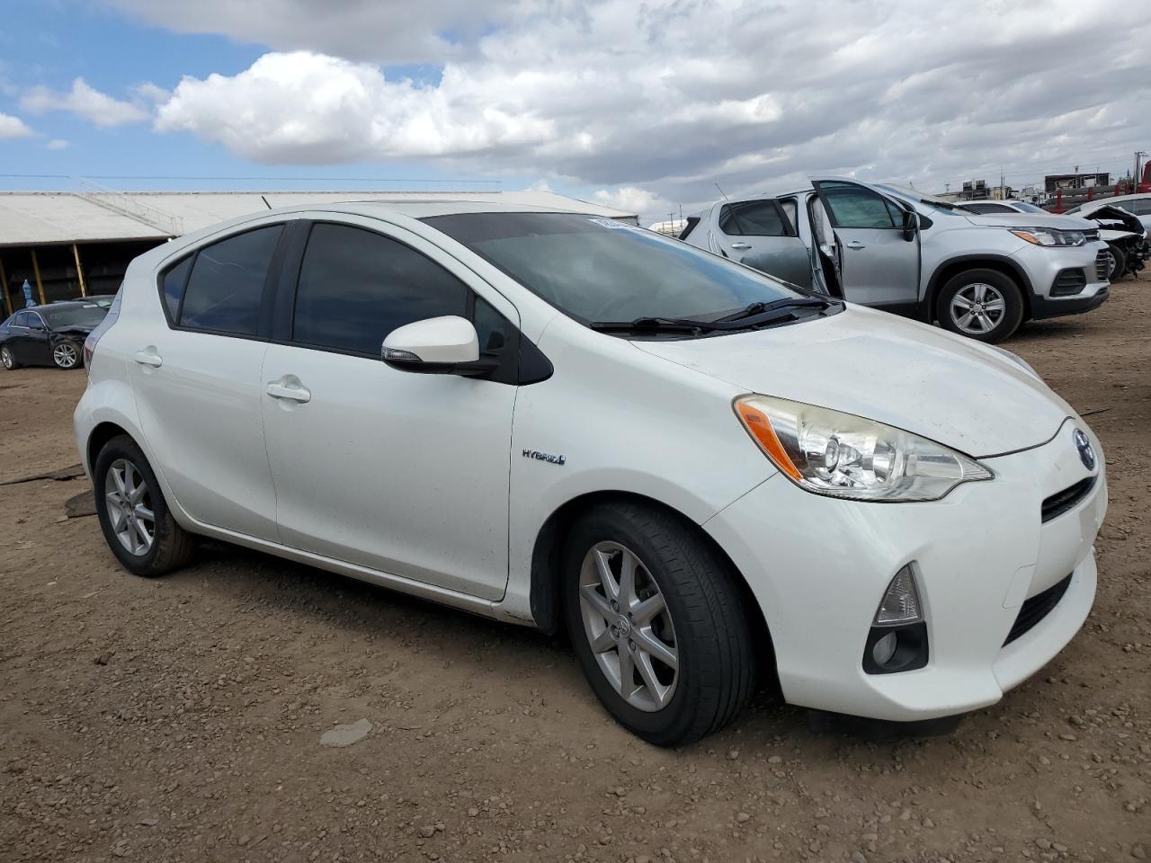 2013 TOYOTA PRIUS C - Фото 4