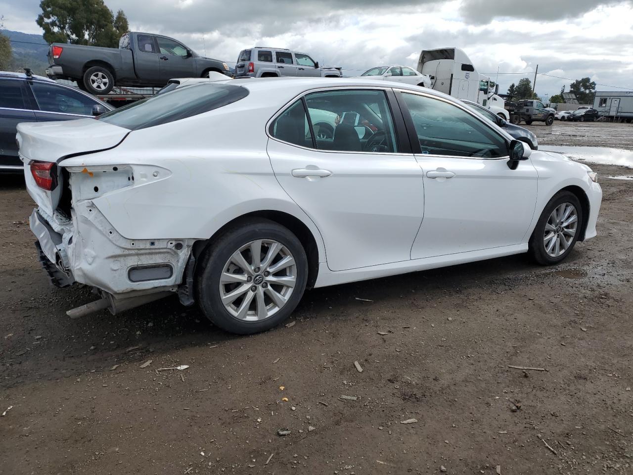 2019 TOYOTA CAMRY L - Фото 3