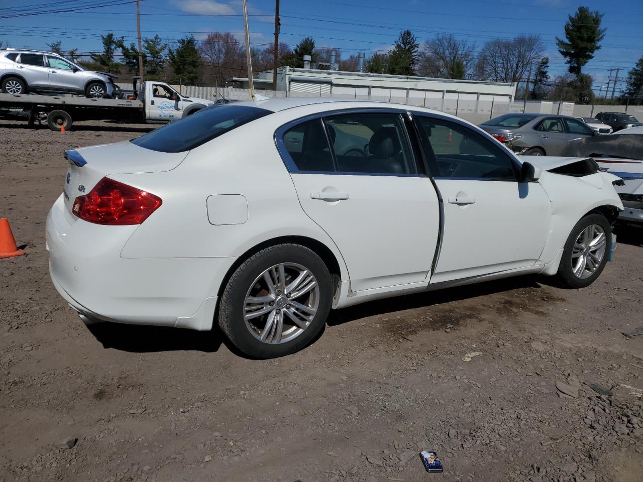 2011 INFINITI G37 - Фото 3