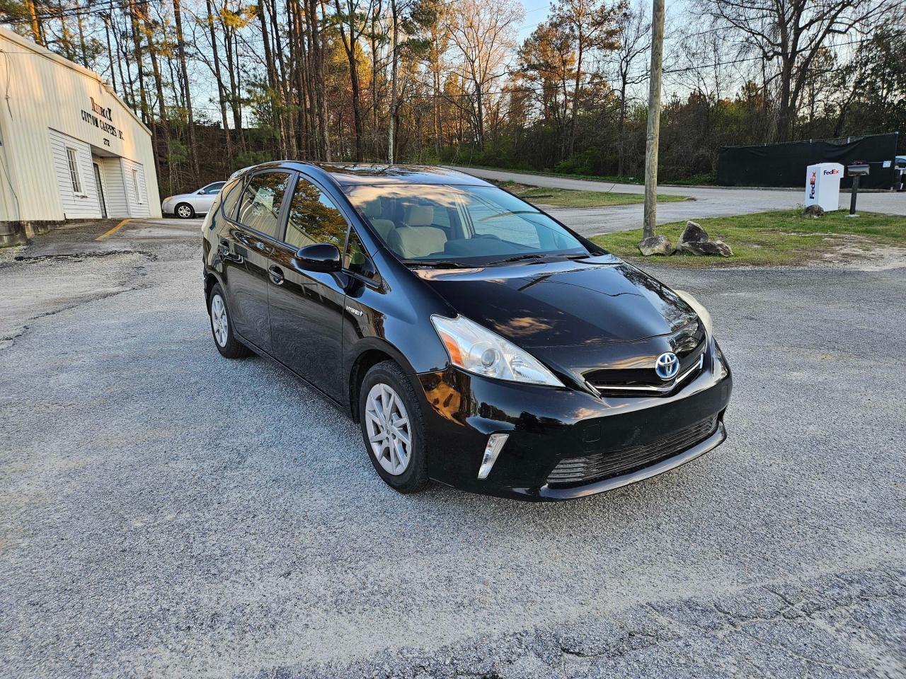 2013 TOYOTA PRIUS V car image