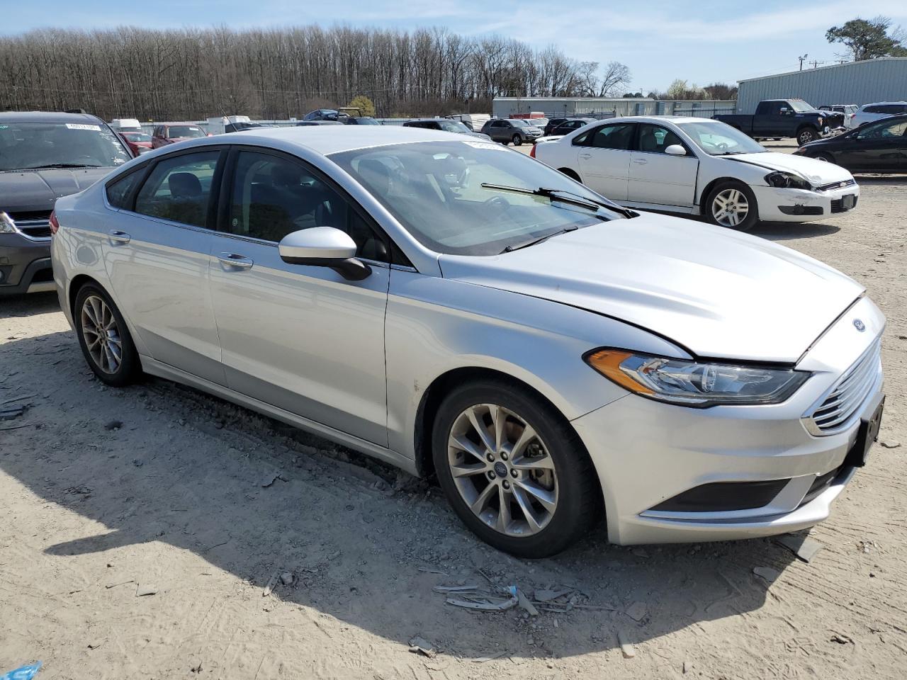 2017 FORD FUSION SE - Image 4