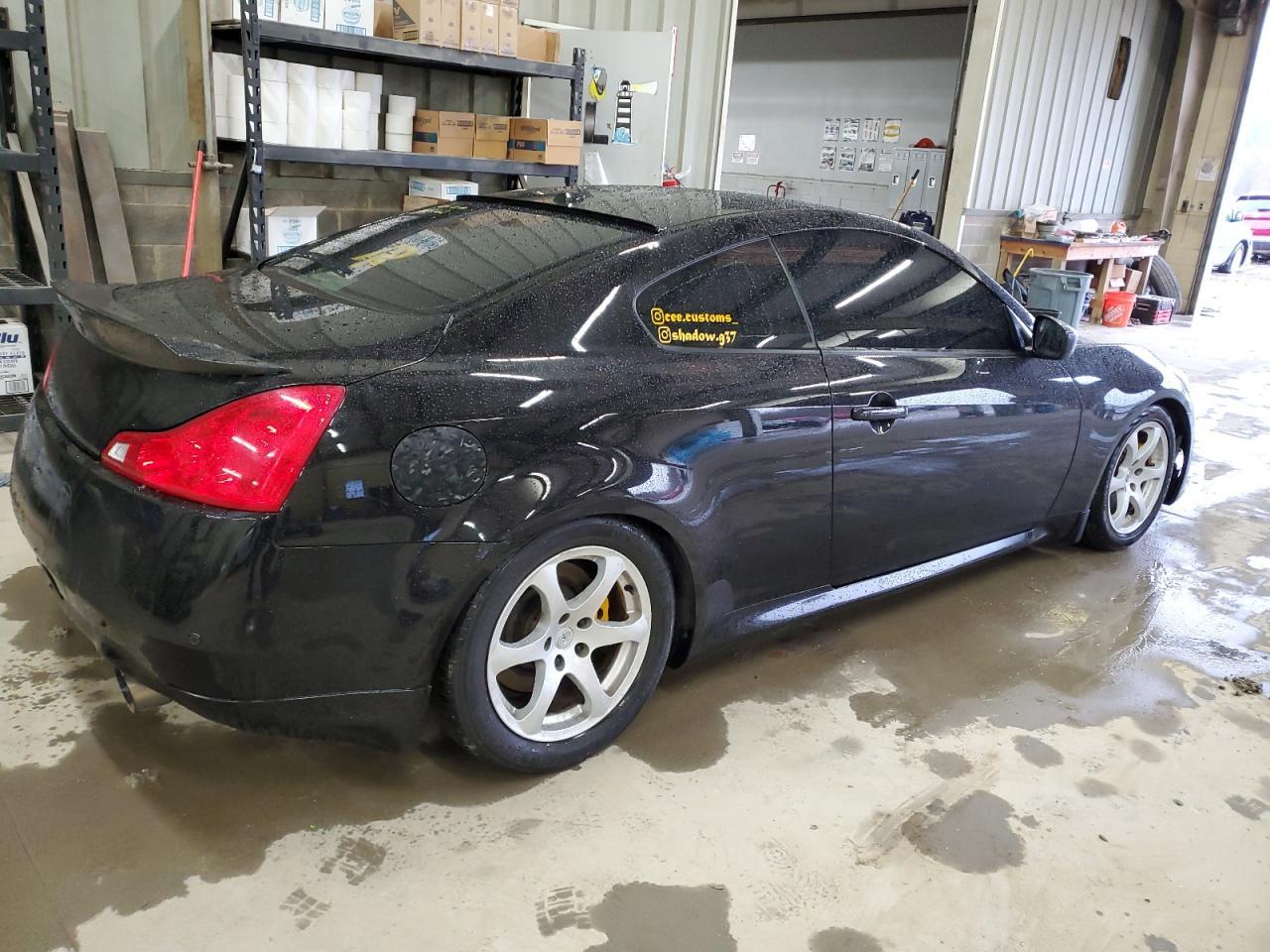 2011 INFINITI G37 - Image 3