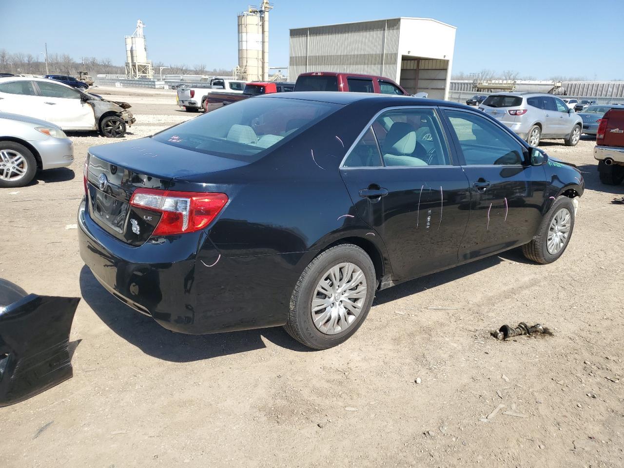 2013 TOYOTA CAMRY L - Фото 3