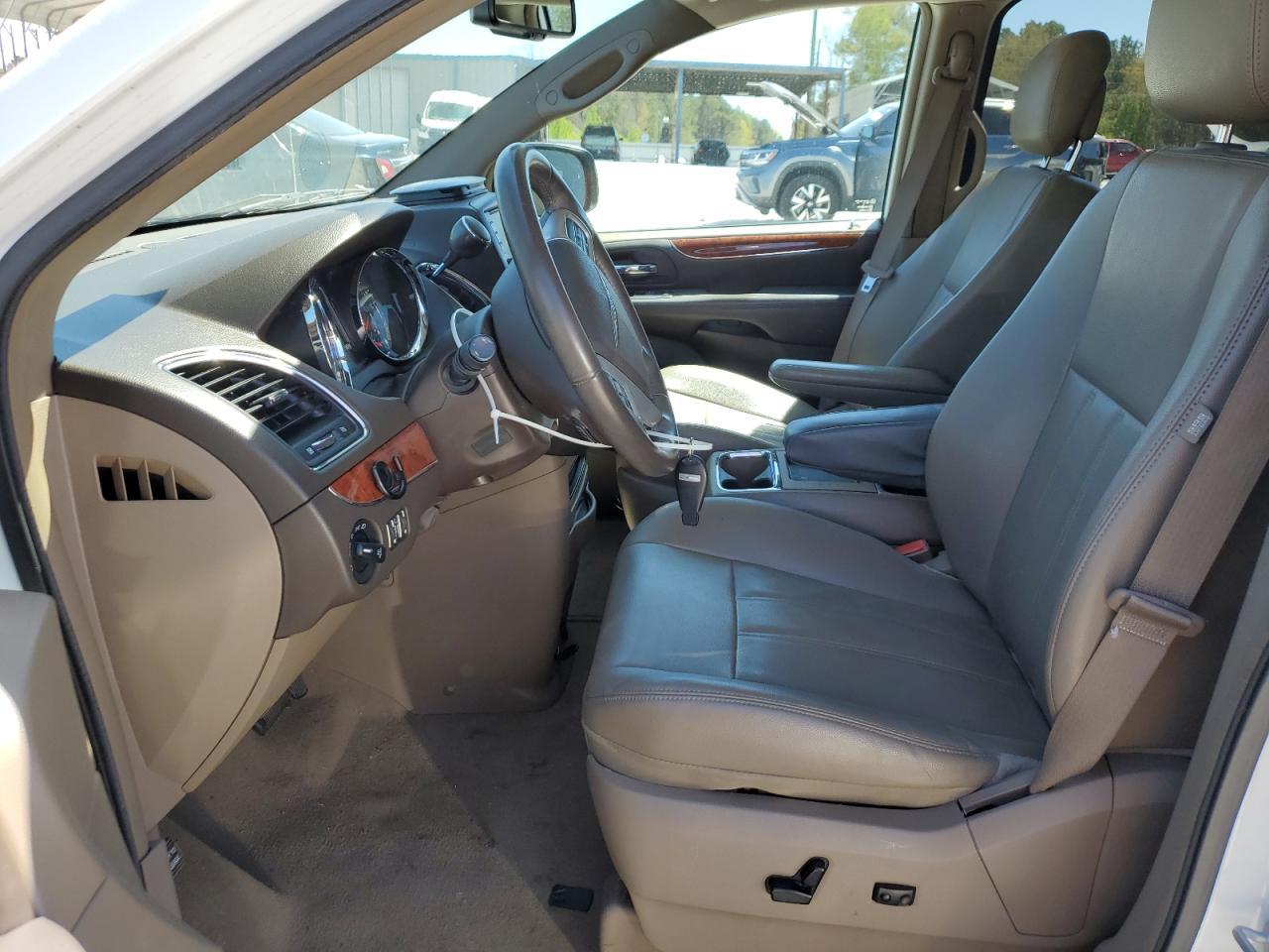 2014 CHRYSLER TOWN & COU - Image 7