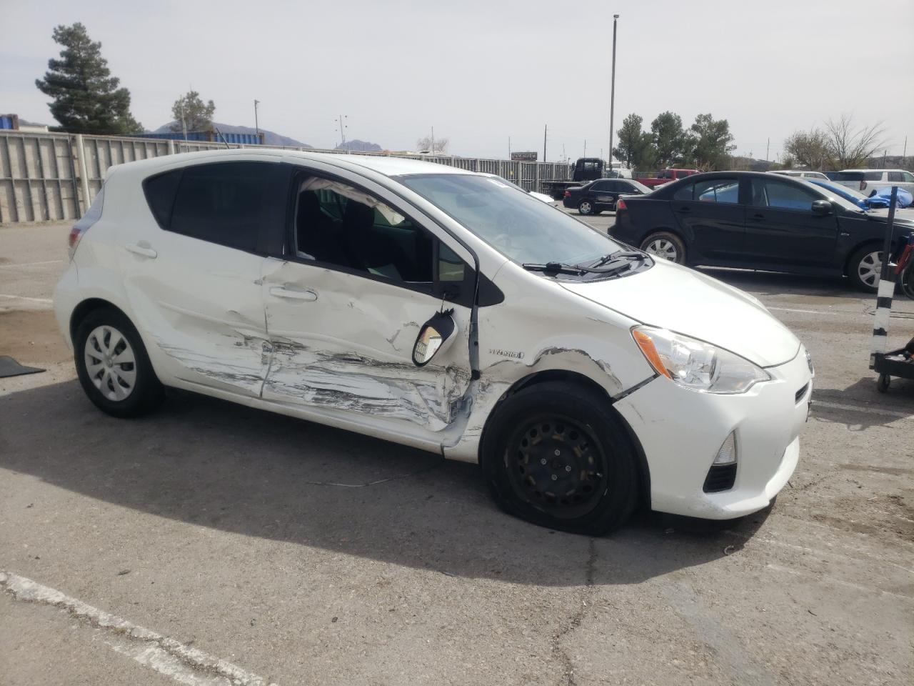 2013 TOYOTA PRIUS C - Фото 4
