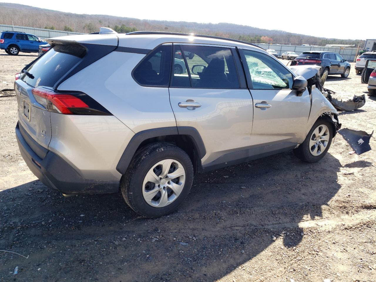 2021 TOYOTA RAV4 LE - Фото 3