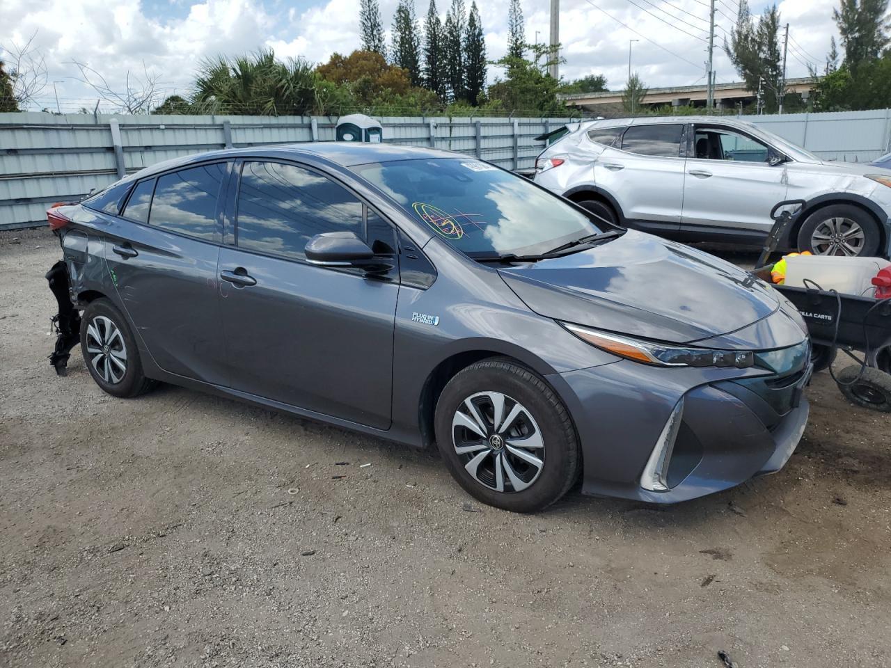 2018 TOYOTA PRIUS PRIM - Image 4