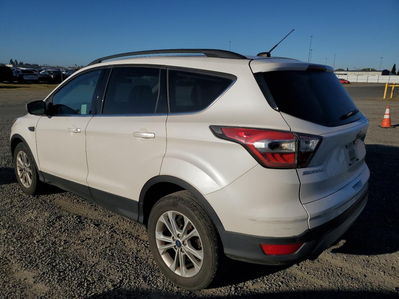 2017 FORD ESCAPE SE - Image 2