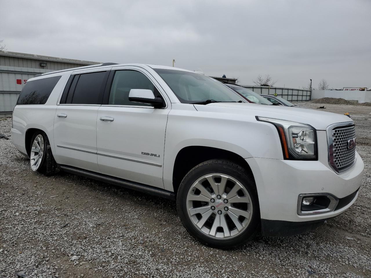 2016 GMC YUKON XL D - Image 4