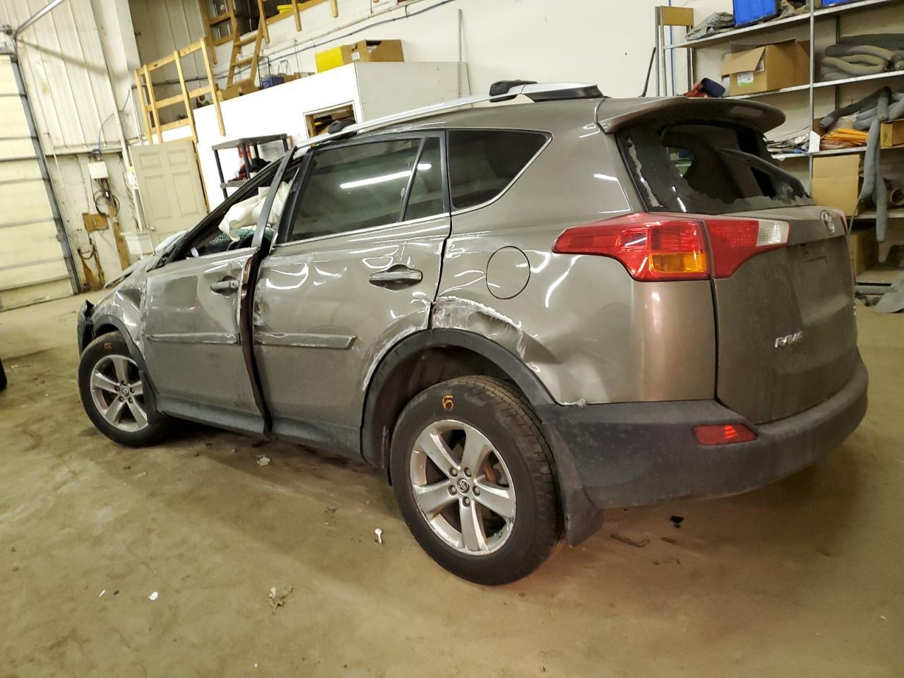 2015 TOYOTA RAV4 XLE - Фото 2
