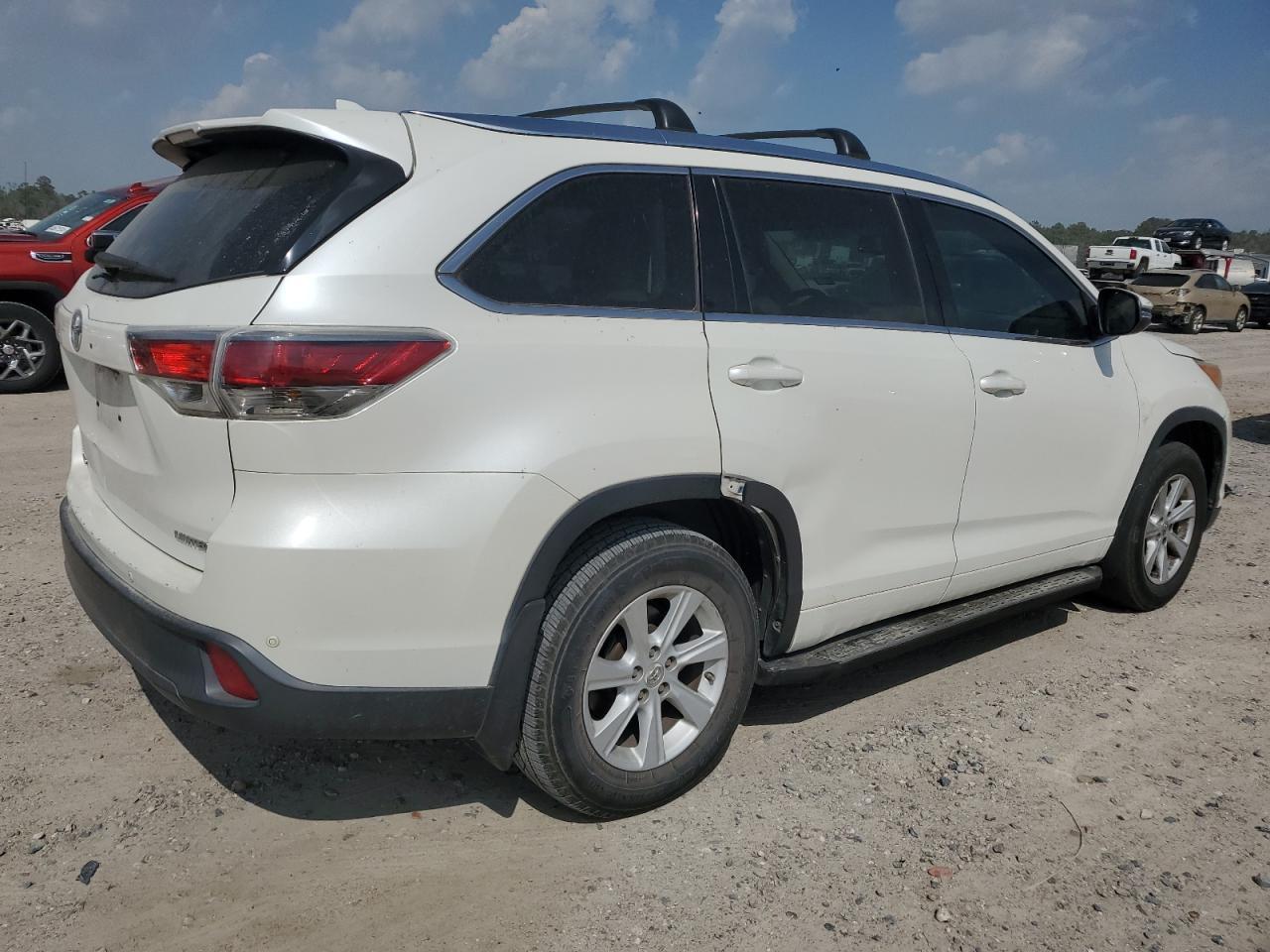 2015 TOYOTA HIGHLANDER - Image 3