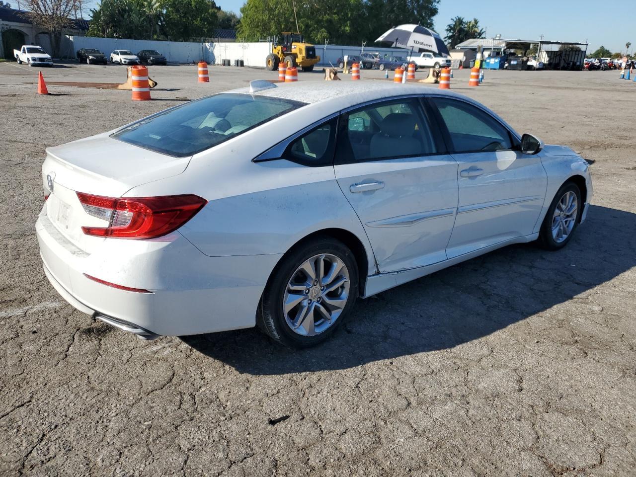 2018 HONDA ACCORD LX - Фото 3