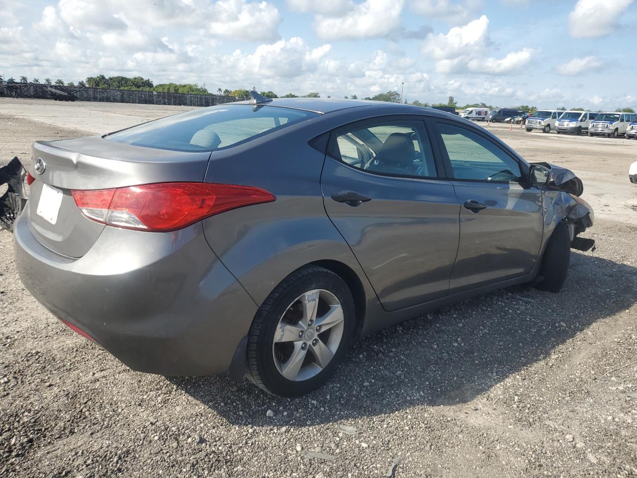 2013 HYUNDAI ELANTRA GL - Image 3