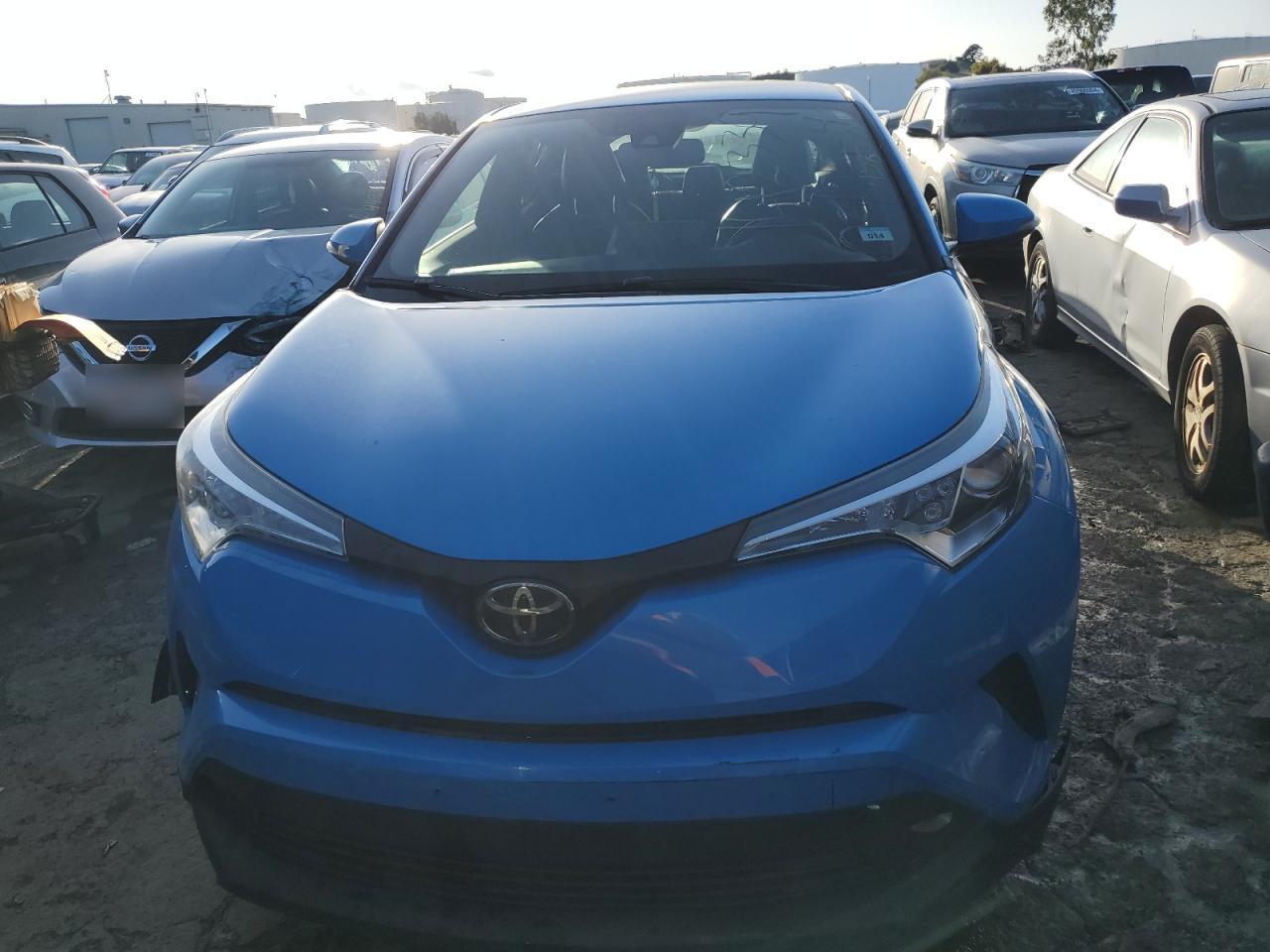 2019 TOYOTA C-HR XLE - Фото 5