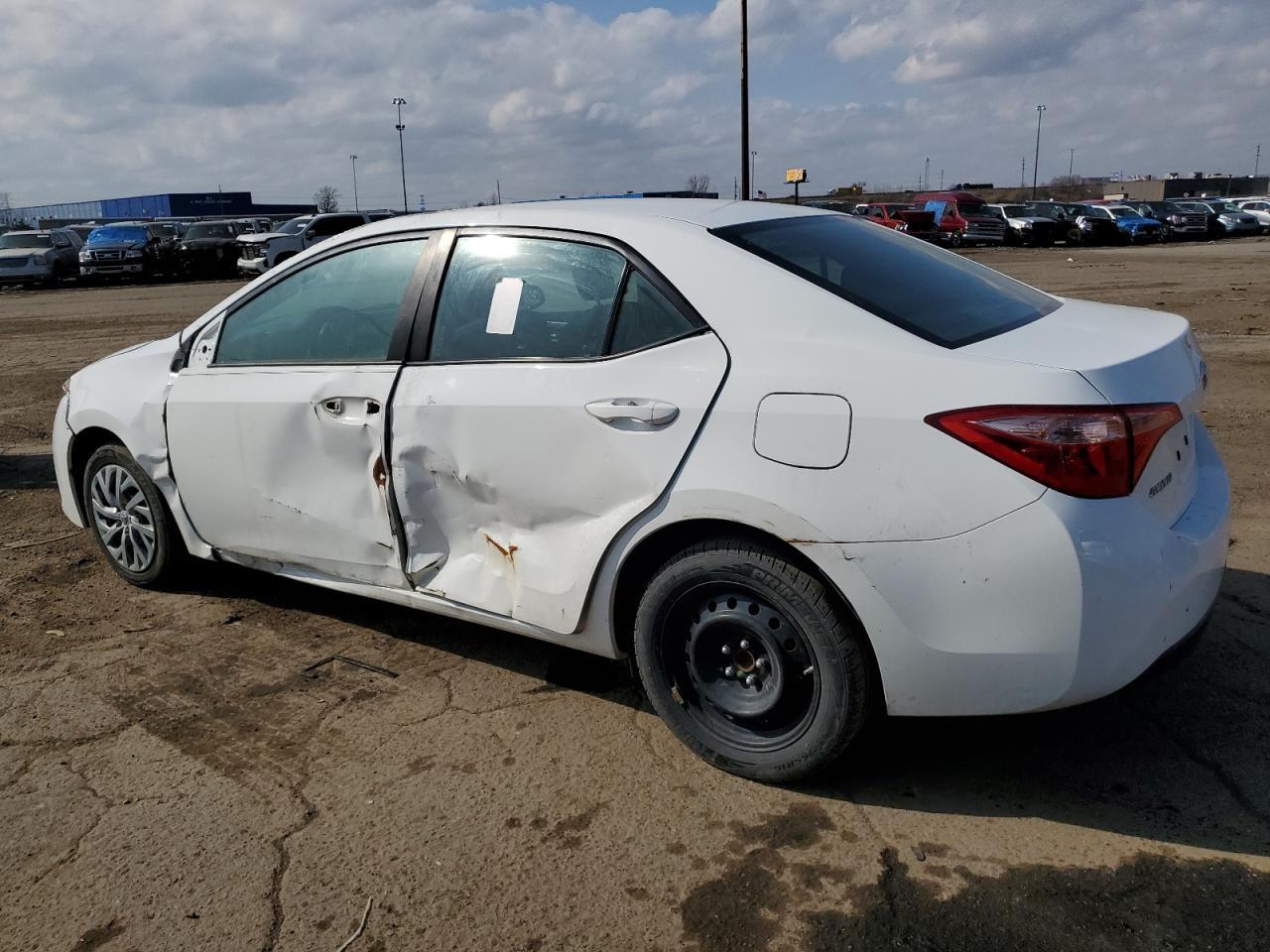 2019 TOYOTA COROLLA L - Фото 2