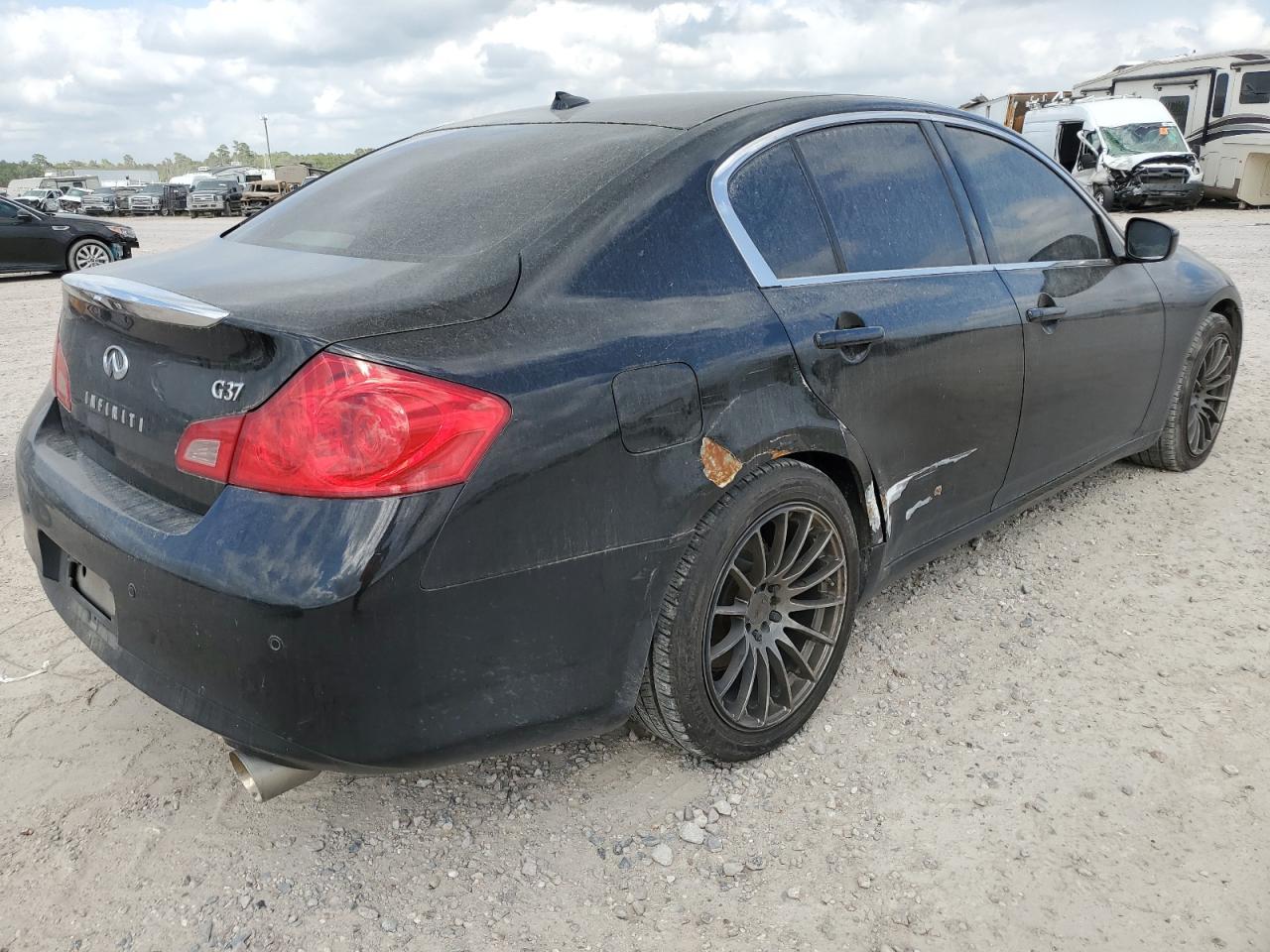 2011 INFINITI G37 BASE - Image 3