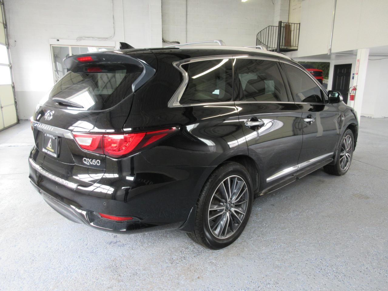 2017 INFINITI QX60 - Image 3
