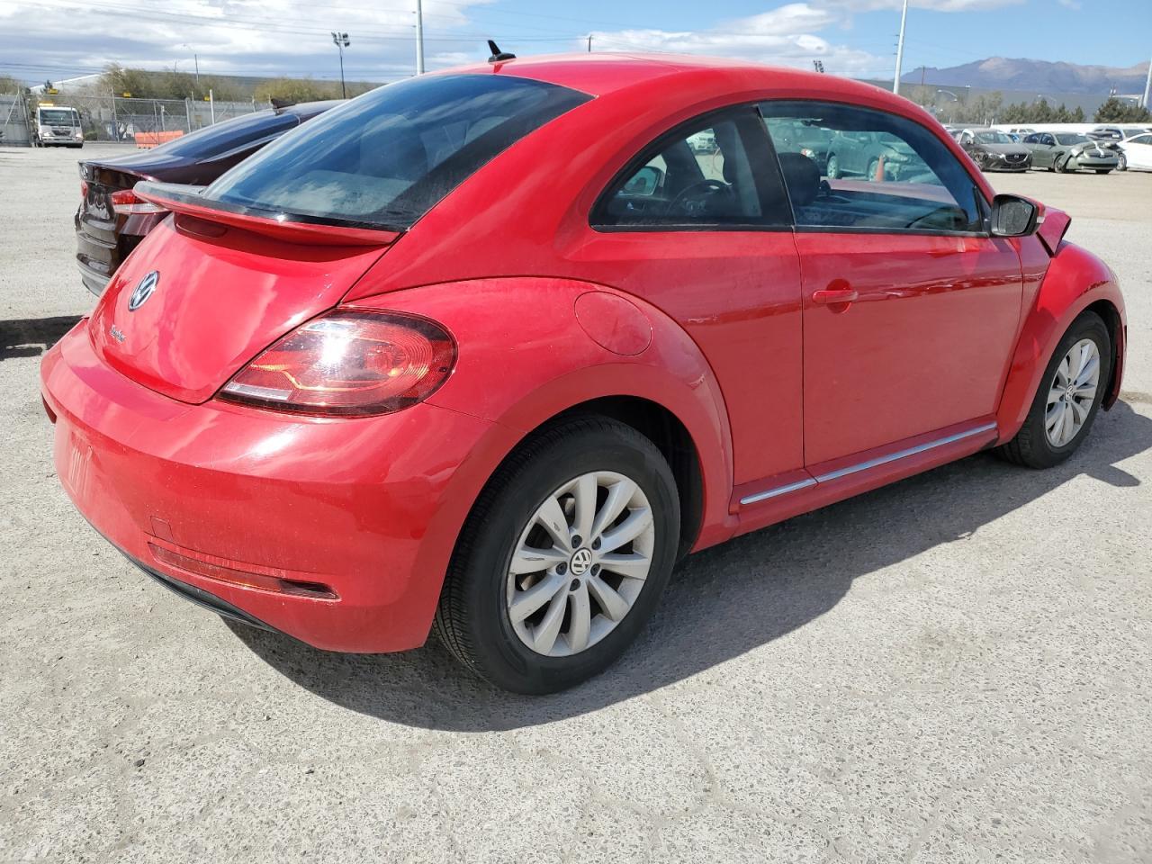 2019 VOLKSWAGEN BEETLE S - Фото 3