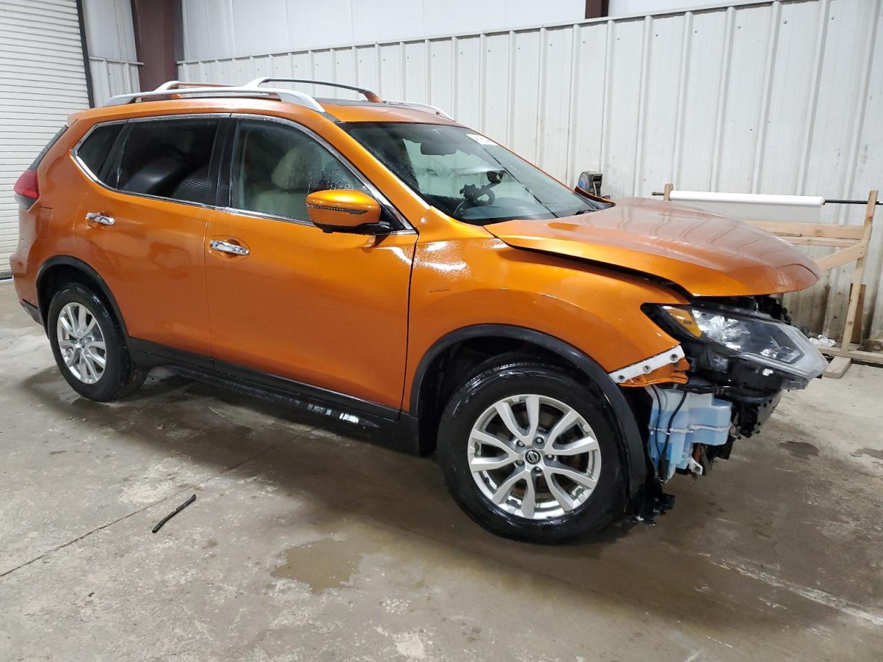 2017 NISSAN ROGUE SV - Image 4
