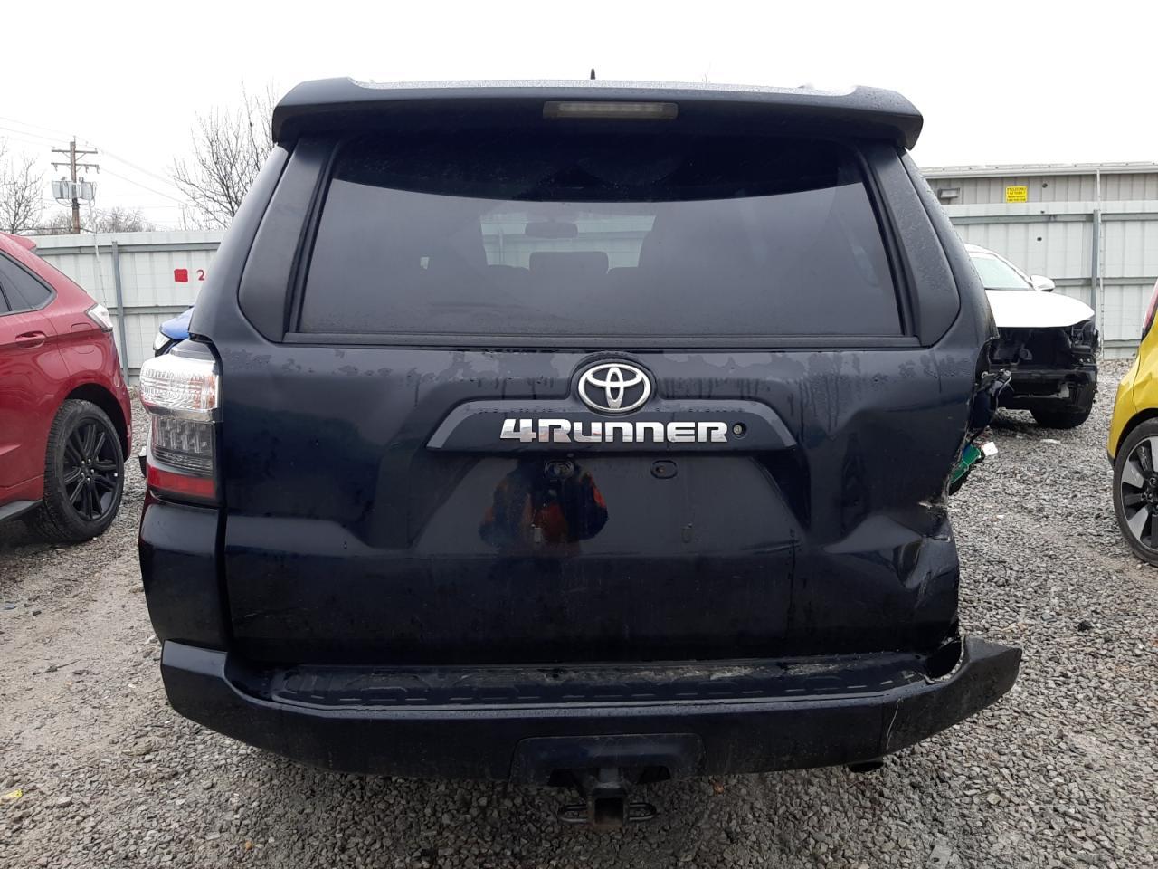 2017 TOYOTA 4RUNNER SR - Фото 6