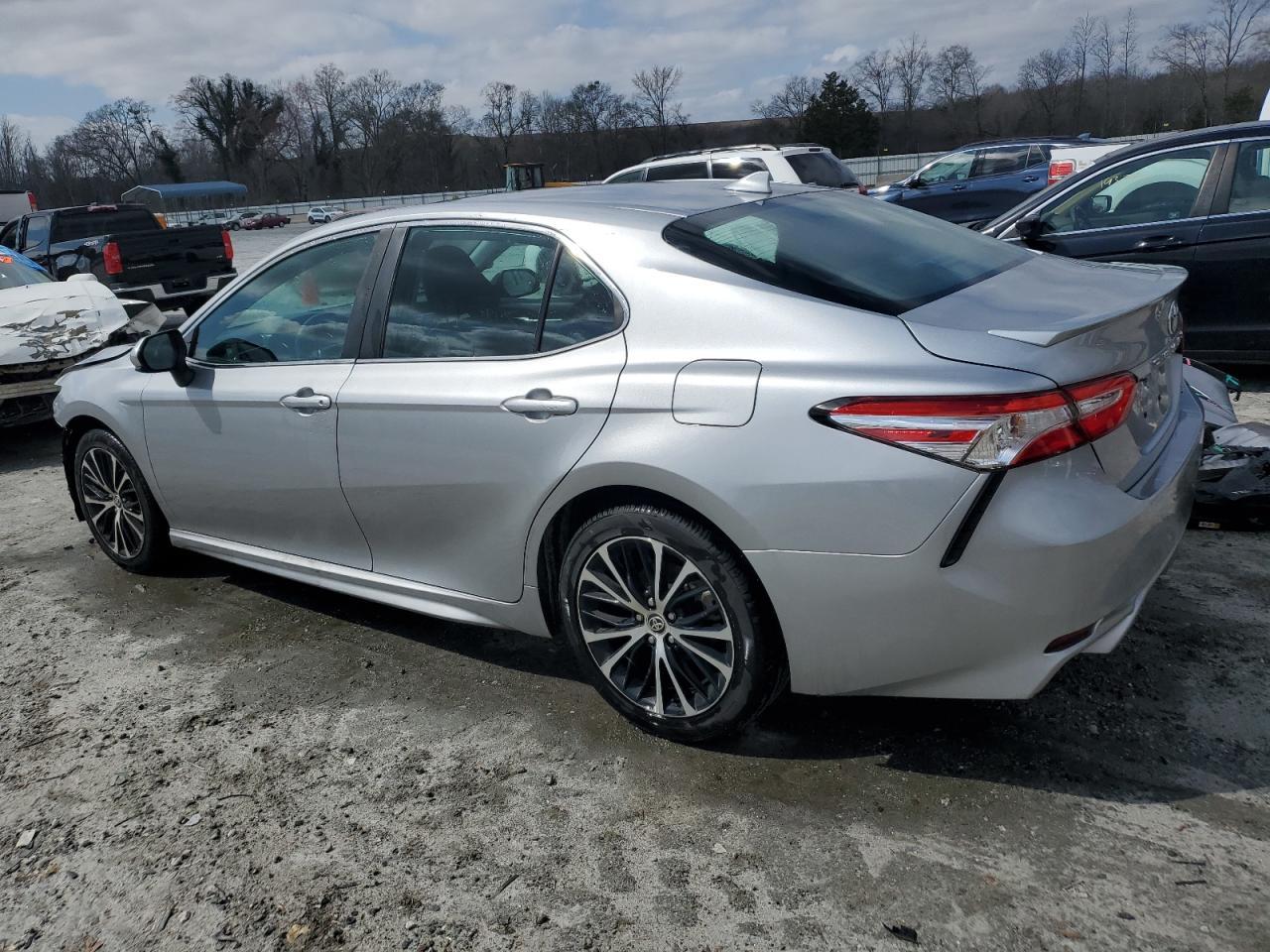2020 TOYOTA CAMRY SE - Image 2