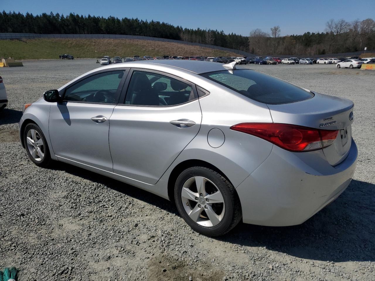 2013 HYUNDAI ELANTRA GL - Image 2