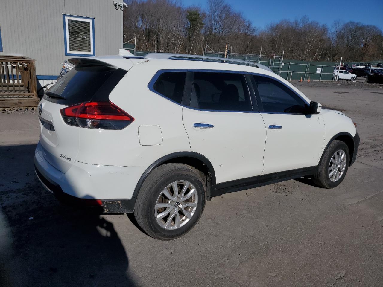 2017 NISSAN ROGUE SV - Фото 3