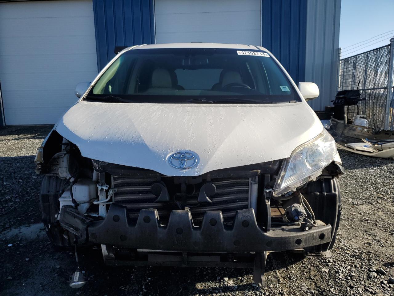 2011 TOYOTA SIENNA XLE - Фото 5