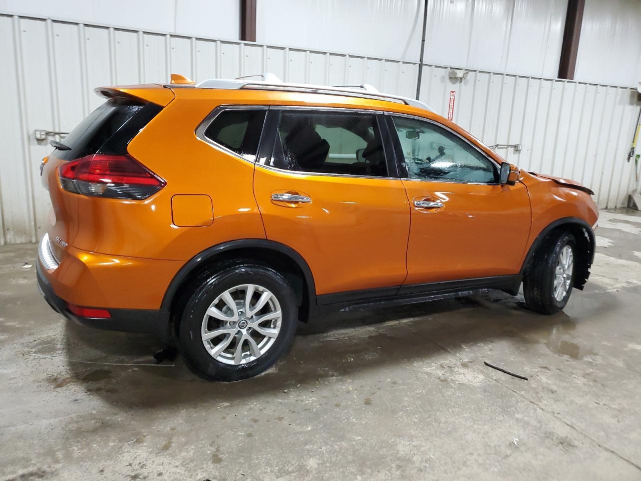 2017 NISSAN ROGUE SV - Image 3