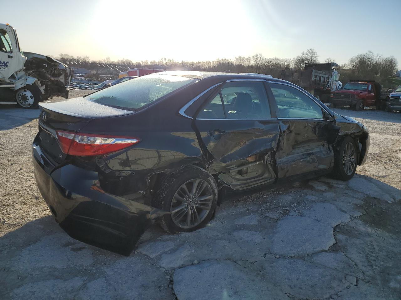 2017 TOYOTA CAMRY LE - Image 3